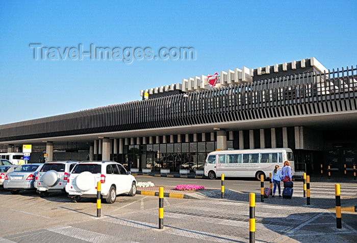 bahrain73: Muharraq Island, Bahrain: outside the terminal at Bahrain International Airport - BAH - primary hub for Gulf Air and Bahrain Air - photo by M.Torres - (c) Travel-Images.com - Stock Photography agency - Image Bank