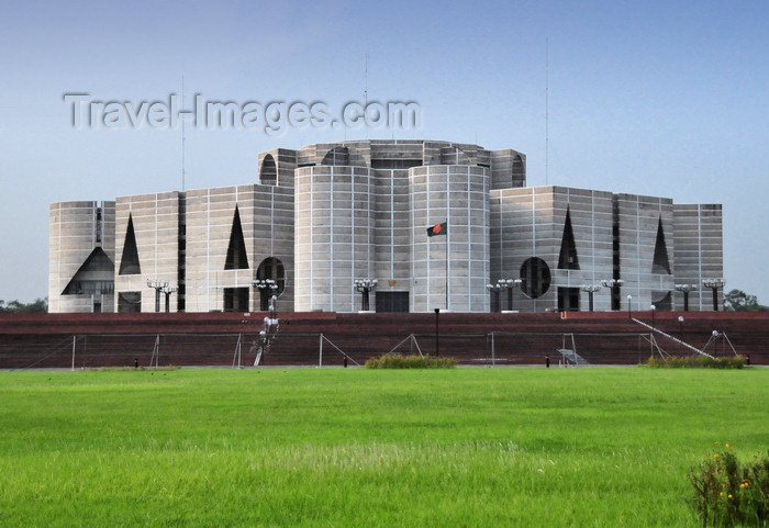 bangladesh10: Dakha / Dacca, Bangladesh: National Assembly of Bangladesh from the lawn - Jatiyo Sangshad Bhaban - designed by the Estonian-Jewish architect Louis Kahn - photo by M.Torres - (c) Travel-Images.com - Stock Photography agency - Image Bank