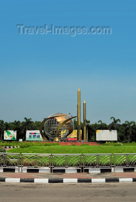 bangladesh3: Dakha / Dacca, Bangladesh: roundabout at Hazrat Shahjalal International Airport, formerly Zia International Airport - world and missiles / minarets - photo by M.Torres - (c) Travel-Images.com - Stock Photography agency - Image Bank