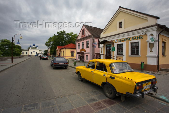 belarus103: Mir, Karelicy raion, Hrodna Voblast, Belarus: yellow car, bank, street and Orthodox church of the Holy Trinity - photo by A.Dnieprowsky - (c) Travel-Images.com - Stock Photography agency - Image Bank