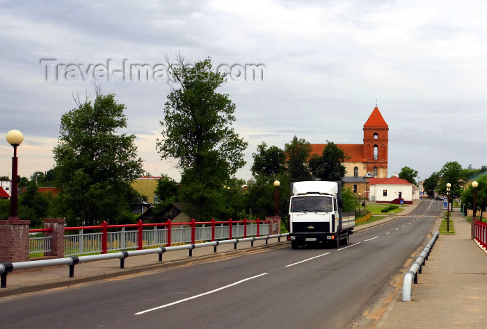 belarus106: Mir, Karelicy raion, Hrodna Voblast, Belarus: Catholic church of St. Nicholas  and truck on the road - photo by A.Dnieprowsky - (c) Travel-Images.com - Stock Photography agency - Image Bank