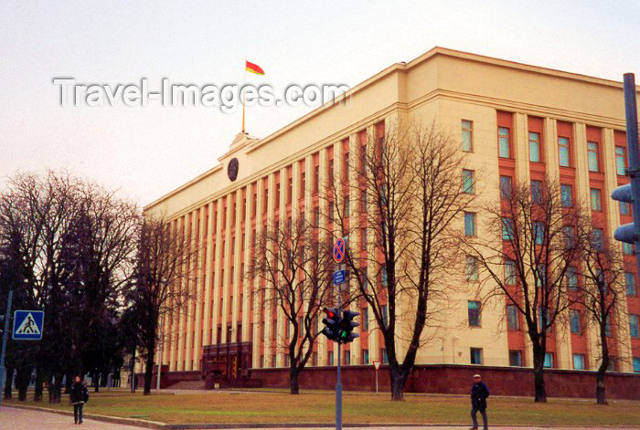 belarus14: Belarus - Minsk: seat of power - Residence of President of the Republic of Belarus - architects V. Araksin, A. Voinov - former Central Committee of the Communist Party of Belarus - CPB - Central Gardens between Engels Street and Krasnoarmeiskaya Street (p - (c) Travel-Images.com - Stock Photography agency - Image Bank