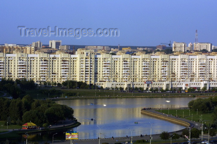 belarus21: Belarus - Minsk: the river Svisloch - apartment blocks (photo by A.Stepanenko) - (c) Travel-Images.com - Stock Photography agency - Image Bank