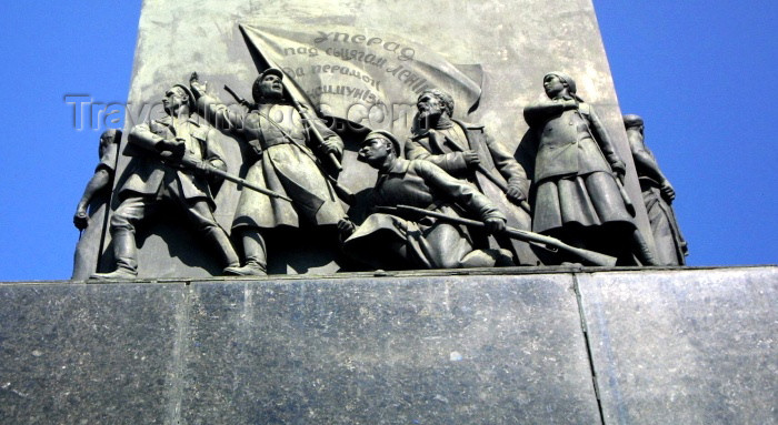 belarus25: Belarus - Minsk: the red army fights under Lenin's flag / monument to V.I. Lenin on Independence / Nezaleznasci square (photo by A.Stepanenko) - (c) Travel-Images.com - Stock Photography agency - Image Bank