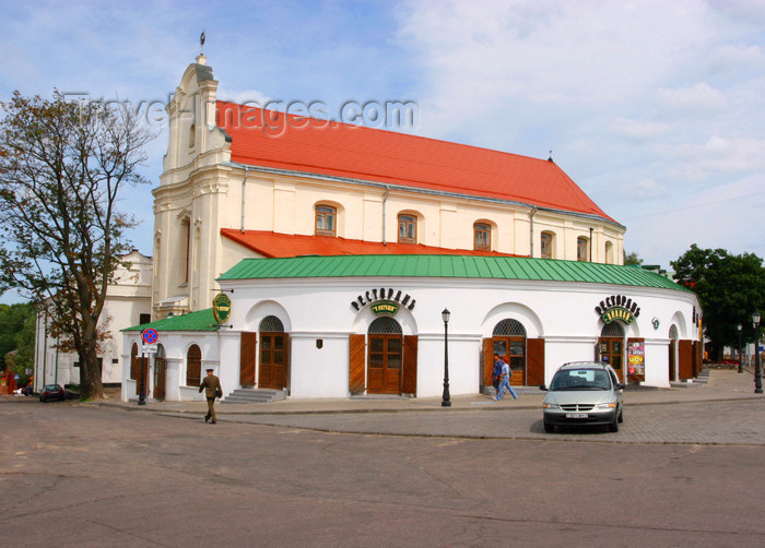 belarus47: Belarus - Minsk - Old town - church and restaurant - Catholic church of St. Joseph and Bernardine Monastery, now an archive - photo by A.Dnieprowsky - (c) Travel-Images.com - Stock Photography agency - Image Bank