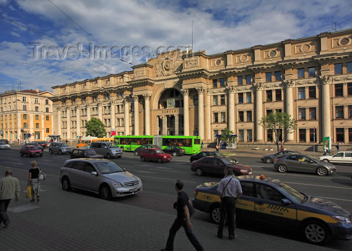 belarus5: Belarus - Minsk: General Post office - Independence Avenue, former Francyska Skaryny avenue - architects A.Dukhan, V.Korol - the main thoroughfare of Minsk - photo by A.Dnieprowsky - (c) Travel-Images.com - Stock Photography agency - Image Bank