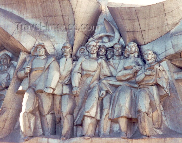 belarus6: Belarus - Minsk: Power to the people - Soviet art at the entrance to a department store - photo by Miguel Torres - (c) Travel-Images.com - Stock Photography agency - Image Bank