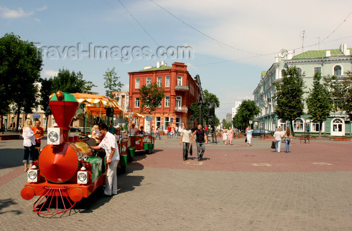 belarus62: Belarus - Mogilev - Leninskaya Street 04 - photo by A.Stepanenko - (c) Travel-Images.com - Stock Photography agency - Image Bank