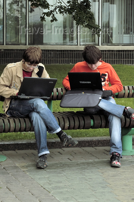 belarus77: Minsk, Belarus: two students working on their laptop computers on a street bench - photo by A.Dnieprowsky - (c) Travel-Images.com - Stock Photography agency - Image Bank