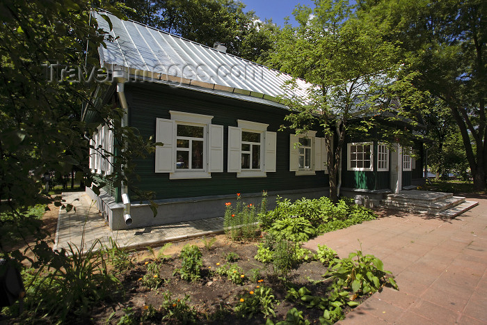 belarus79: Minsk, Belarus: traditional timber building - photo by A.Dnieprowsky - (c) Travel-Images.com - Stock Photography agency - Image Bank