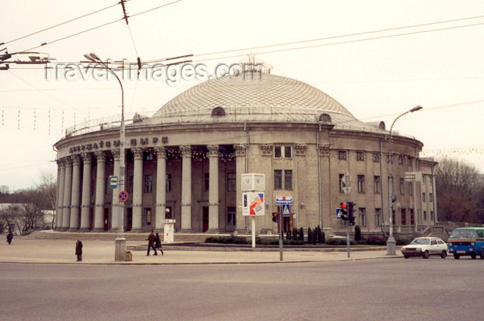 belarus9: Belarus - Minsk: the Circus - architect V. Zhukov (photo by Miguel Torres) - (c) Travel-Images.com - Stock Photography agency - Image Bank