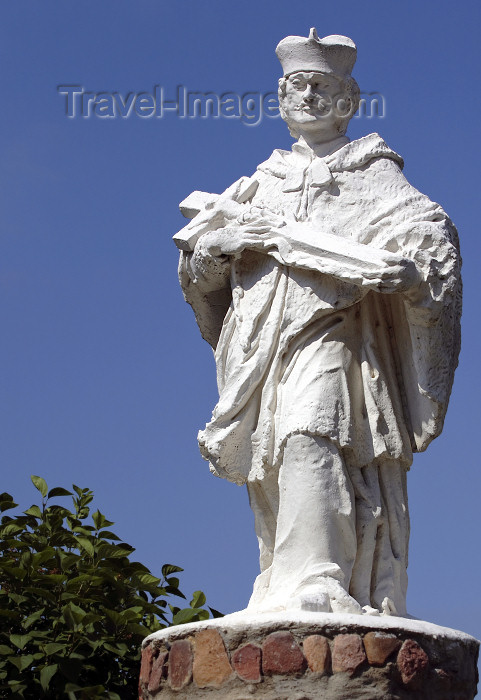 belarus94: Nesvizh / Nyasvizh, Minsk Voblast, Belarus: priest statue - photo by A.Dnieprowsky - (c) Travel-Images.com - Stock Photography agency - Image Bank