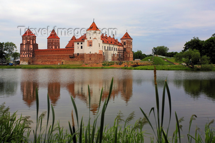 belarus99: Mir, Karelicy raion, Hrodna Voblast, Belarus: Mir Castle and the pond - built by duke Ilinich and later owned by the Radziwils - UNESCO World Heritage Site - photo by A.Dnieprowsky - (c) Travel-Images.com - Stock Photography agency - Image Bank