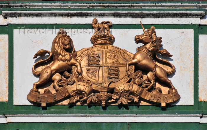 belize106: Belize City, Belize: British Coat of Arms - Supreme Court - Royal coat of arms of the United Kingdom - Dieu et mon Droit - honi soit qui mal y pense  - photo by M.Torres - (c) Travel-Images.com - Stock Photography agency - Image Bank