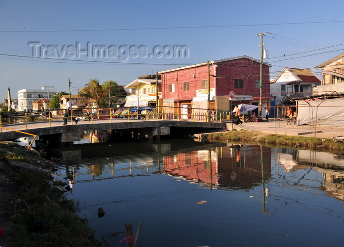 belize144: Belize City, Belize: bridge over Collet Canal - photo by M.Torres - (c) Travel-Images.com - Stock Photography agency - Image Bank