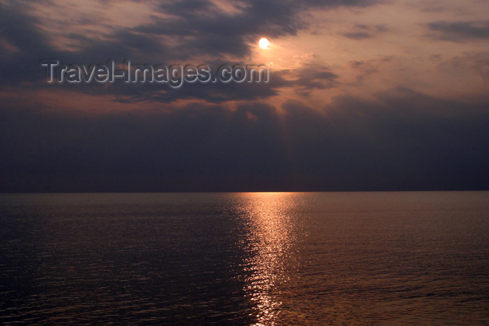 belize31: Belize - Seine Bight: first light - photo by Charles Palacio - (c) Travel-Images.com - Stock Photography agency - Image Bank