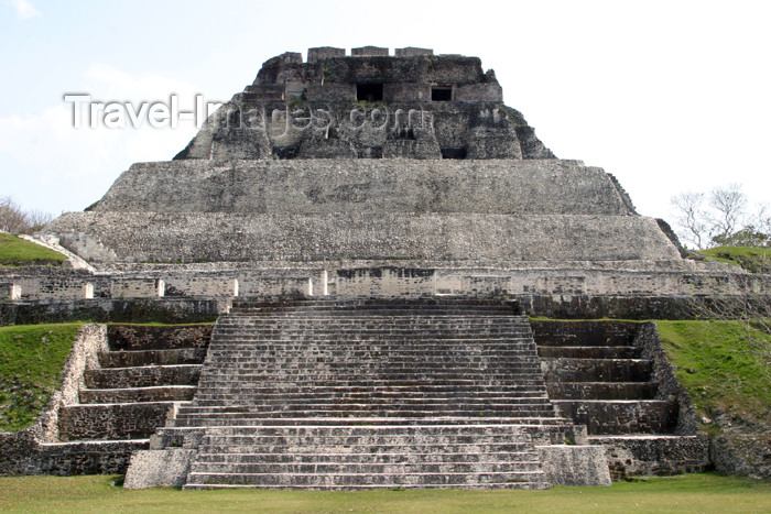 belize39: Belize - Xunantinich, Cayo district: Mayan pyramid - Mayan pyramid - 'El Castillo' - photo by C.Palacio - (c) Travel-Images.com - Stock Photography agency - Image Bank