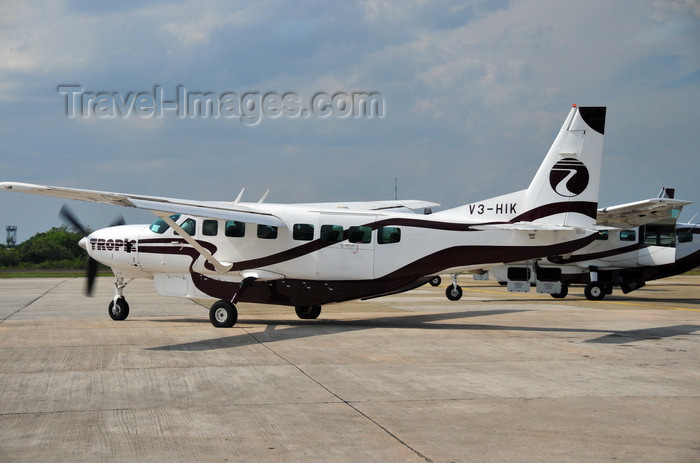 belize5: Belize City, Belize: Cessna 208B Grand Caravan - V3-HIK (cn 208B0707) - Tropic Air - Philip S. W. Goldson International Airport - photo by M.Torres - (c) Travel-Images.com - Stock Photography agency - Image Bank