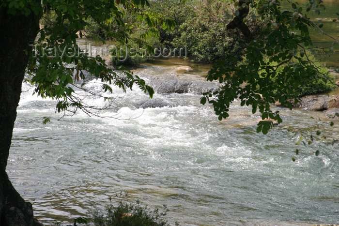 belize54: Belize - San Ignacio, Cayo District: rushing river - Macal River - photo by C.Palacio - (c) Travel-Images.com - Stock Photography agency - Image Bank