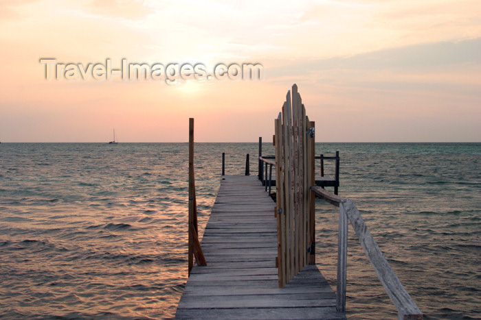 belize57: Belize - Caye Caulker: setting with the sun - pier and Caribbean Sea - photo by C.Palacio - (c) Travel-Images.com - Stock Photography agency - Image Bank