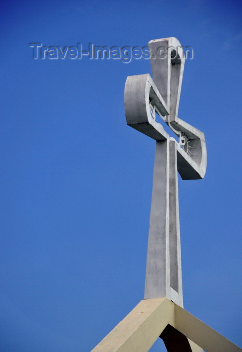 belize74: Belmopan, Cayo, Belize: St. Ann's Anglican Church - cross and sky - Unity Blvd - photo by M.Torres - (c) Travel-Images.com - Stock Photography agency - Image Bank