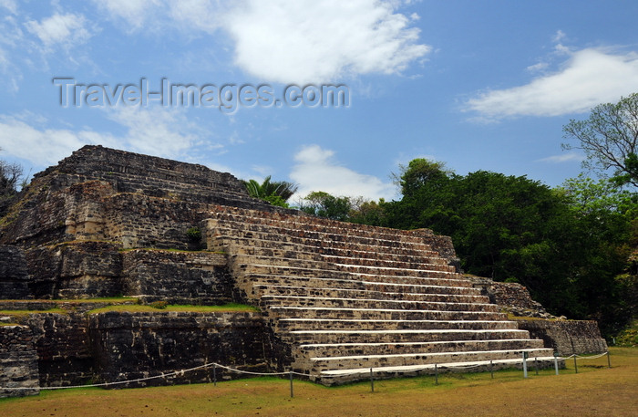 belize78: Altun Ha Maya city, Belize District, Belize: Temple of the Green Tomb - Plaza A - the precinct was explored by archeologist David Pendergast - photo by M.Torres - (c) Travel-Images.com - Stock Photography agency - Image Bank