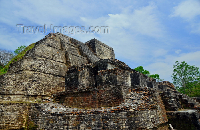 belize8: Altun Ha Maya city, Belize District, Belize: Temple of the Masonry Altars - dedicated to Kinich Ahau, the 'Sun-eyed Lord', a Yucatec name of the Maya sun god - photo by M.Torres - (c) Travel-Images.com - Stock Photography agency - Image Bank