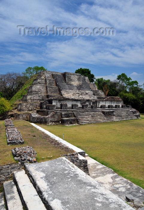 belize82: Altun Ha Maya city, Belize District, Belize: Temple of the Masonry Altars, dedicated to the Sun God, Kinich Ahau, patron God of Uxmal and father of Itzamna, lord of night and day - Plaza B - seen from structure A-4 - photo by M.Torres - (c) Travel-Images.com - Stock Photography agency - Image Bank