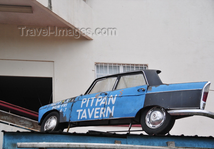 belize91: San Ignacio, Cayo, Belize: old Peugeot at the Pitpan tavern - photo by M.Torres - (c) Travel-Images.com - Stock Photography agency - Image Bank