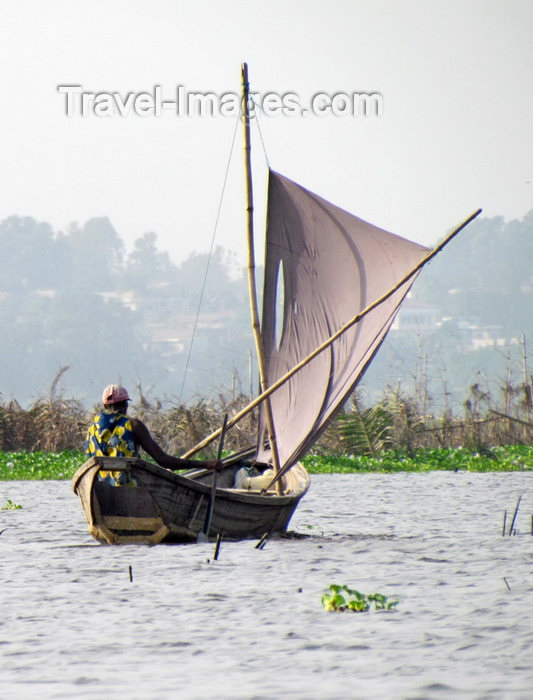 benin11: Lake Nokoué, Benin: fisherman in his sail boat - pirogue traditionnelle - photo by G.Frysinger - (c) Travel-Images.com - Stock Photography agency - Image Bank