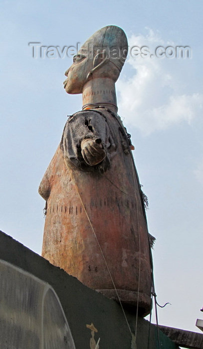 benin17: Ganvie, Benin: figure at the market entrance - photo by G.Frysinger - (c) Travel-Images.com - Stock Photography agency - Image Bank