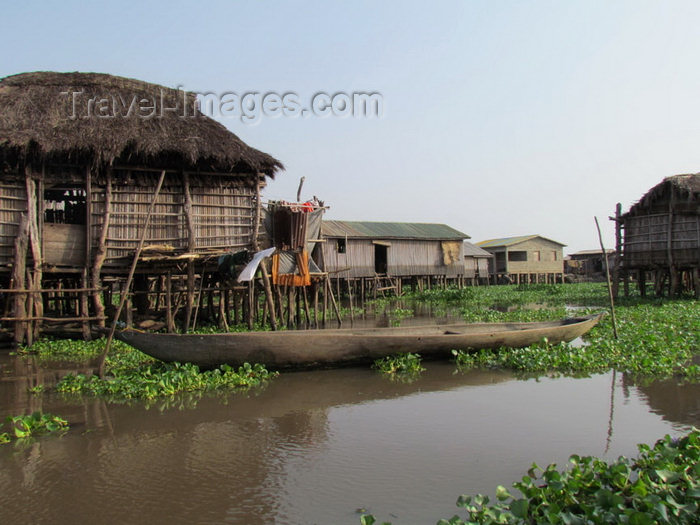 benin20: Ganvie, Benin: this Tofinu lacustrian village emerged as protection against slave taking raids by the rival Fon warriors, whose beliefs made them afraid of the water - photo by G.Frysinger - (c) Travel-Images.com - Stock Photography agency - Image Bank