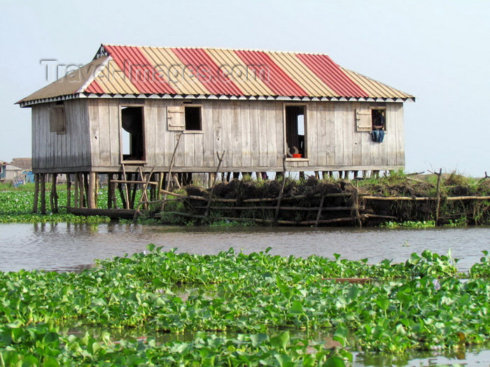 benin4: Ganvie, Benin: lacustrian dwelling on stilts - Lake Nokoué - maison à ossature bois sur pilotis - photo by G.Frysinger - (c) Travel-Images.com - Stock Photography agency - Image Bank