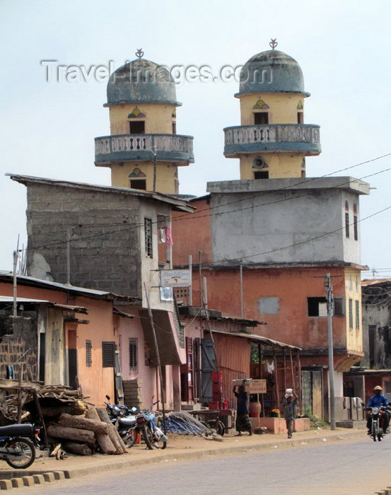 benin8: Porto Novo, Benin: mosque and modest houses - photo by G.Frysinger - (c) Travel-Images.com - Stock Photography agency - Image Bank