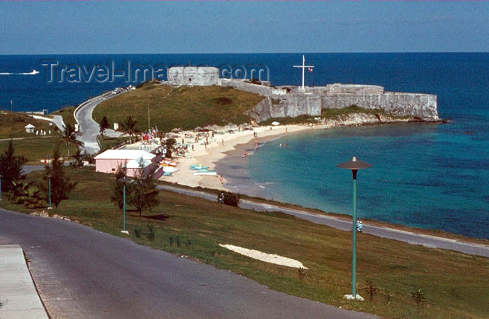 bermuda11: Bermuda - Fort Saint Catherine - the former the powder magazine is home to a collection of antique weapons - beach and Atlantic Ocean - photo by G.Frysinger - (c) Travel-Images.com - Stock Photography agency - Image Bank