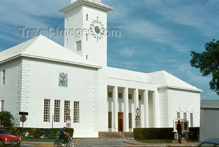 bermuda14: Bermuda - Hamilton: City Hall and Arts Center / Bermuda National Gallery - Corporation of Hamilton - architect Wilfred Onion - Church Street - photo by G.Frysinger - (c) Travel-Images.com - Stock Photography agency - Image Bank