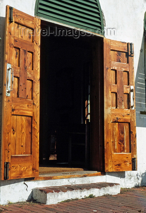 bermuda7: Bermuda - St. George: St. Georges's Anglican church - old wooden door - photo by G.Frysinger - (c) Travel-Images.com - Stock Photography agency - Image Bank