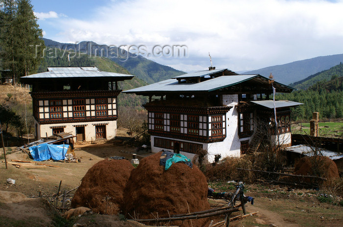 bhutan113: Bhutan - Paro dzongkhag - Houses in the Drukgyel village - photo by A.Ferrari - (c) Travel-Images.com - Stock Photography agency - Image Bank