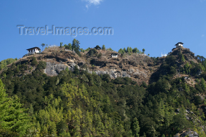 bhutan127: Bhutan - Paro dzongkhag - Houses built at the top of a cliff, near Taktshang Goemba - photo by A.Ferrari - (c) Travel-Images.com - Stock Photography agency - Image Bank