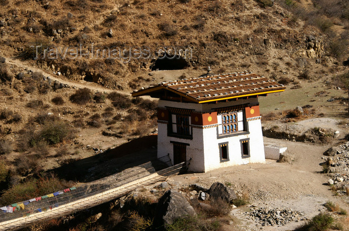 bhutan144: Bhutan - house and suspension bridge, near Tamchhog Lhakhang - photo by A.Ferrari - (c) Travel-Images.com - Stock Photography agency - Image Bank