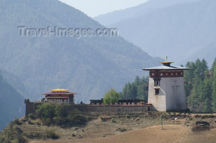 bhutan147: Bhutan - Dobji Dzong, on the way to the Haa valley - photo by A.Ferrari - (c) Travel-Images.com - Stock Photography agency - Image Bank