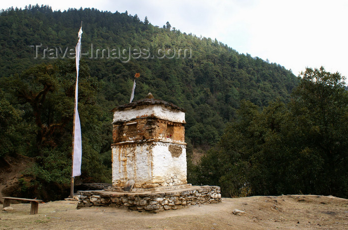 bhutan224: Bhutan - Old stupa, on the way to Cheri Goemba - photo by A.Ferrari - (c) Travel-Images.com - Stock Photography agency - Image Bank