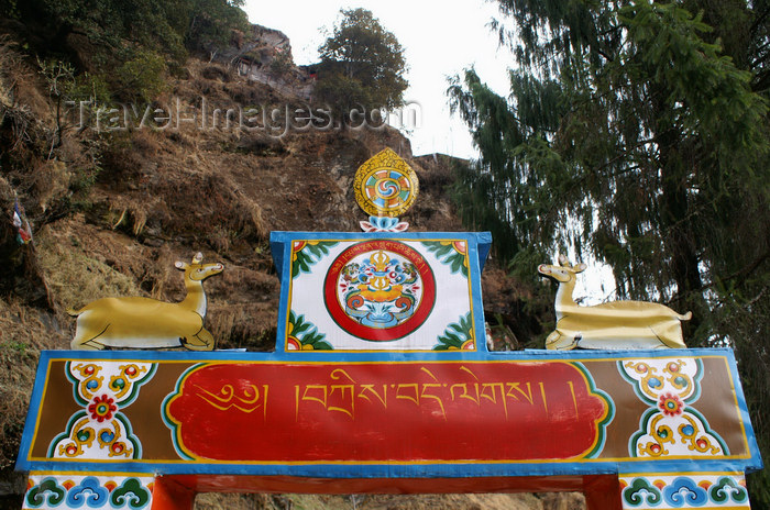 bhutan235: Bhutan - Chari Goemba - gate beam - photo by A.Ferrari - (c) Travel-Images.com - Stock Photography agency - Image Bank