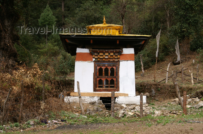 bhutan245: Bhutan - small chorten on the way to Tango Goemba - photo by A.Ferrari - (c) Travel-Images.com - Stock Photography agency - Image Bank