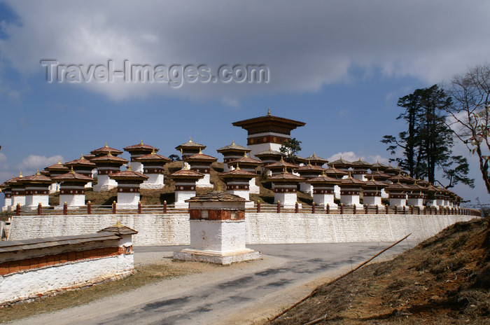 bhutan248: Bhutan - general view of the 108 chortens of Dochu La pass - photo by A.Ferrari - (c) Travel-Images.com - Stock Photography agency - Image Bank