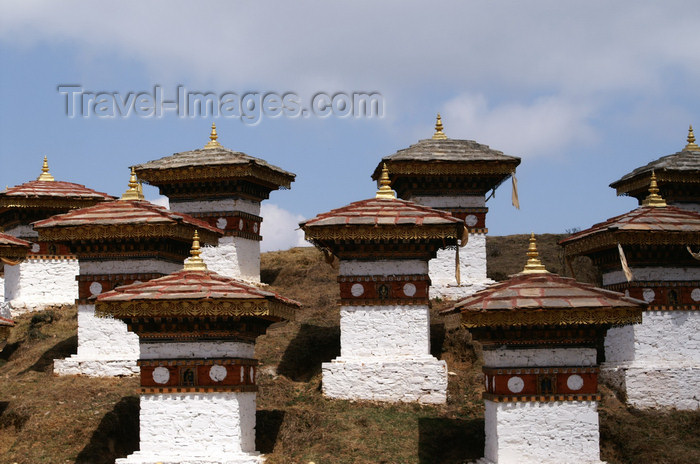 bhutan26: Bhutan - some of the 108 chortens of Dochu La pass - photo by A.Ferrari - (c) Travel-Images.com - Stock Photography agency - Image Bank