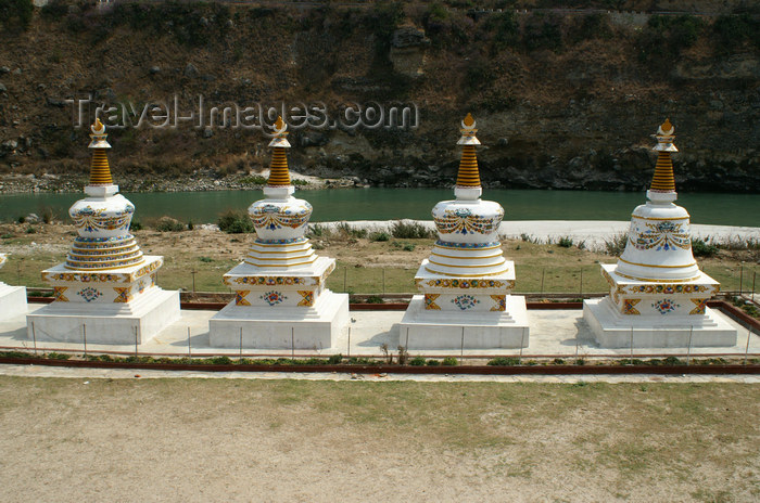 bhutan293: Bhutan - chortens in Wangdue Phodrang dzongkhag - photo by A.Ferrari - (c) Travel-Images.com - Stock Photography agency - Image Bank