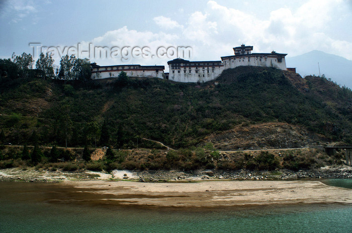 bhutan294: Bhutan - Wangdue Phodrang Dzong and the river - photo by A.Ferrari - (c) Travel-Images.com - Stock Photography agency - Image Bank