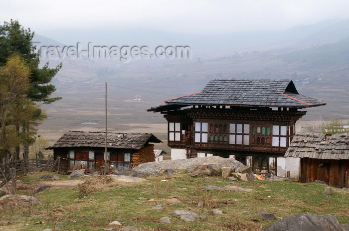 bhutan302: Bhutan - Bhutanese houses - Phobjikha valley - photo by A.Ferrari - (c) Travel-Images.com - Stock Photography agency - Image Bank