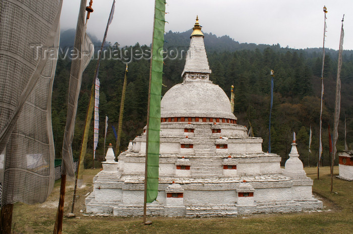 bhutan308: Bhutan - Chendebji Chorten - built by a Tibetan lama in the 19th century to cover the remains of an evil spirit who was killed here - photo by A.Ferrari - (c) Travel-Images.com - Stock Photography agency - Image Bank